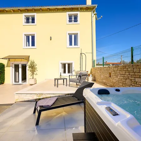 Holiday home Azinetti