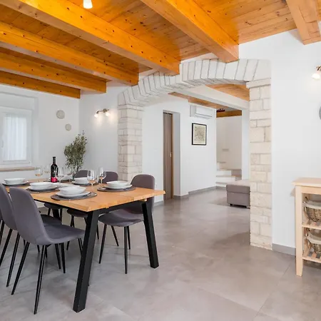 Holiday home Azinetti